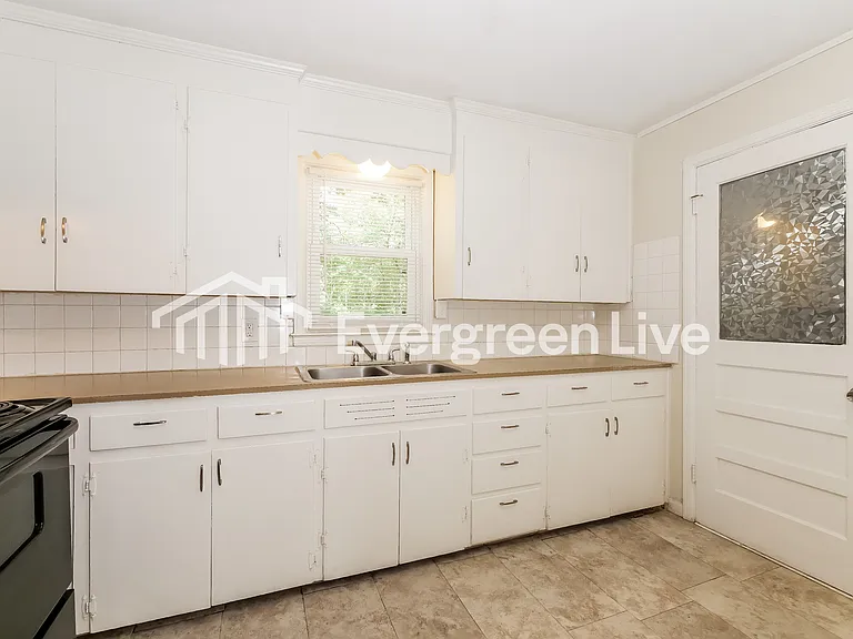 13128 Parker Ave — Photo 7