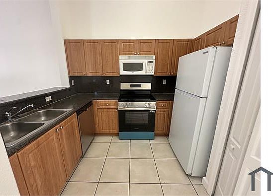 4th image of 2755 SE 16th Ave Unit 200