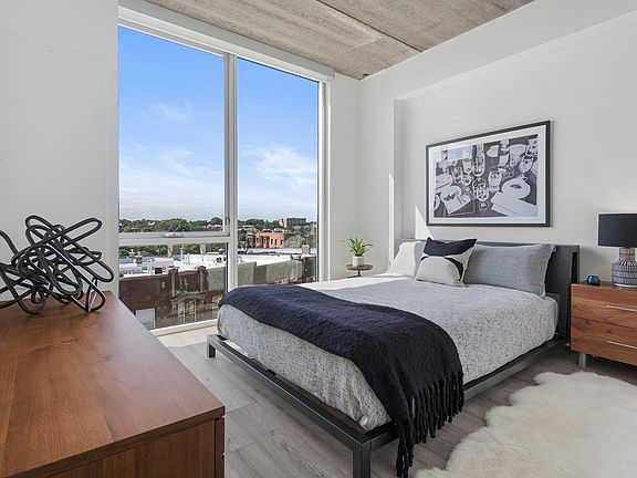 4th image of 730 W Sheridan Rd #712