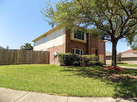 3rd image of 2218 Heatherwood Dr