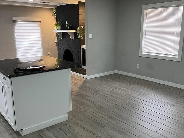 2306 NE Village Dr — Photo 6