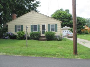 9 Bradbury St, Warren, RI 02885