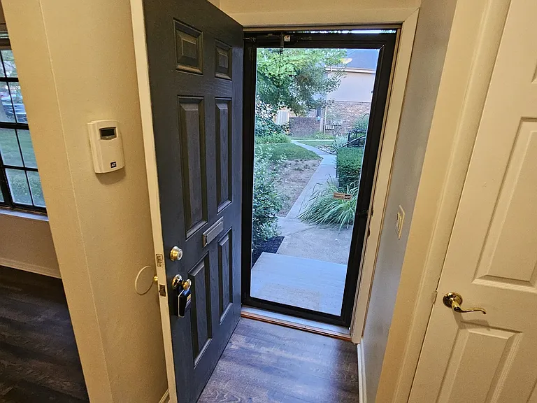 89 Stornoway Dr W — Photo 12