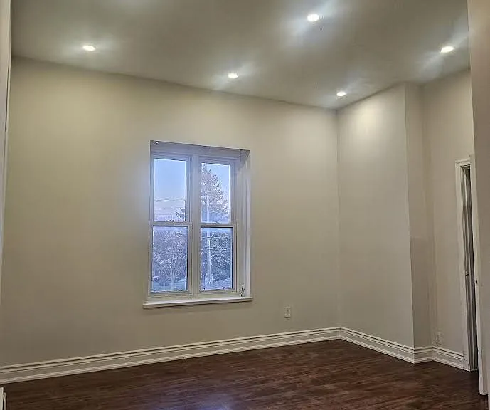 8 Wellington St #4 — Photo 4