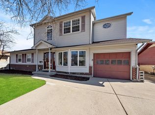 79 Forest Ln, Elk Grove Village, IL 60007