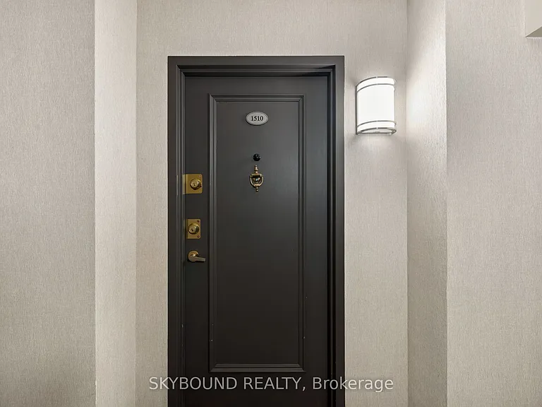 15 La Rose Ave #1510 — Photo 2