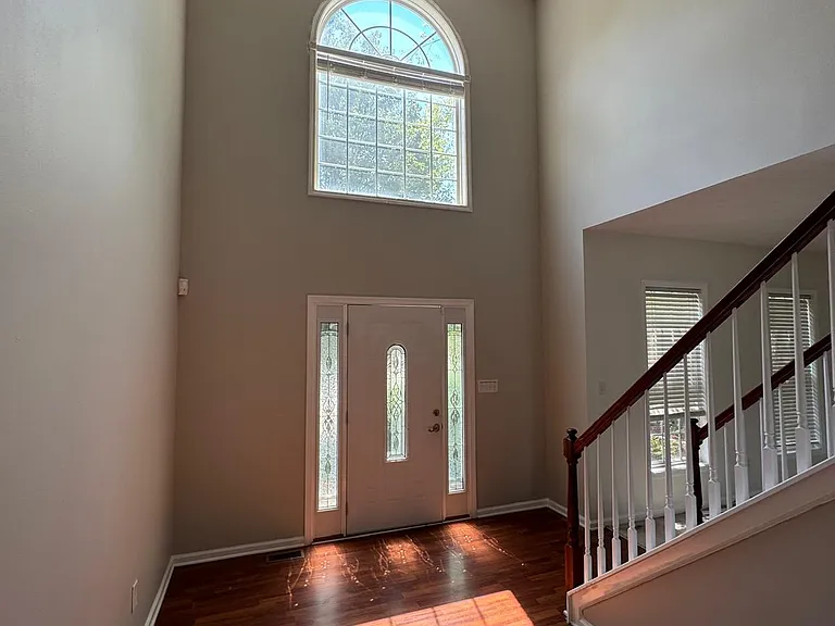 504 Thames Cir — Photo 12