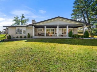 9443 Oakwood Manor Ln, Saint Louis, MO 63126