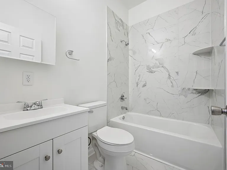 247 W Berkley St — Photo 9