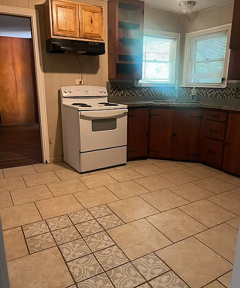 1910 Oaklawn Dr — Photo 12