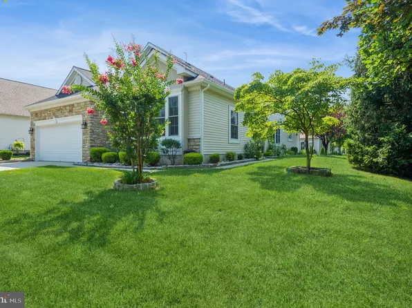 72 Ridgway Dr, Bordentown, NJ 08505