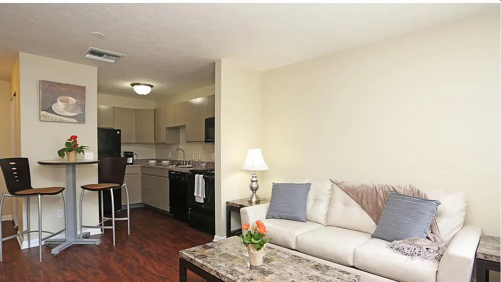 1 bed, 600 sqft, $1,100 — Photo 1