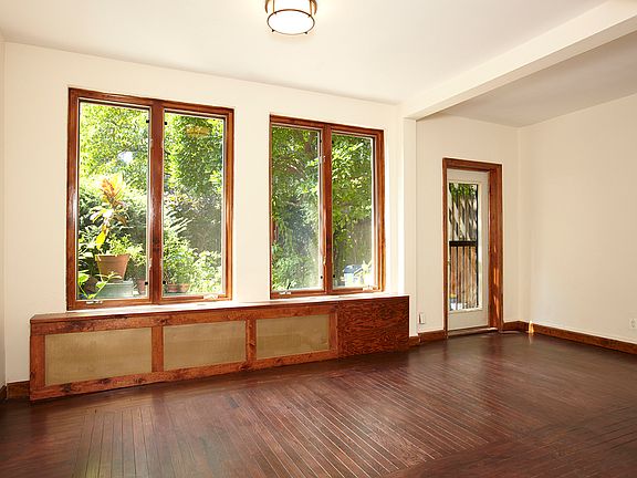 5th image of 442 W 44th St