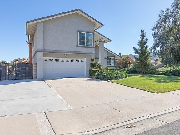 3rd image of 2415 Peacock Ln