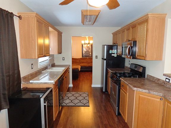 5th image of 319 Croyden St