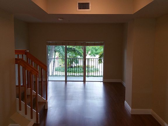 5th image of 730 NE 90th St Unit 108
