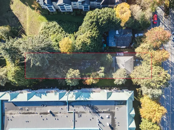 12058 Harris Rd, Pitt Meadows, BC V3Y 2B5