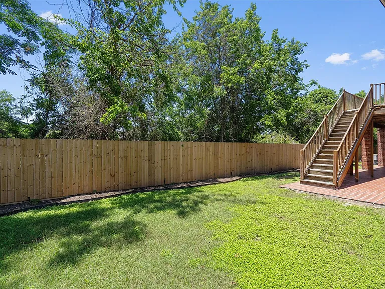 201 Covala Dr — Photo 38