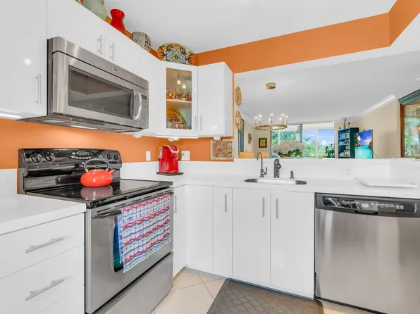 6795 Huntington Lane #306, Delray Beach, FL 33446