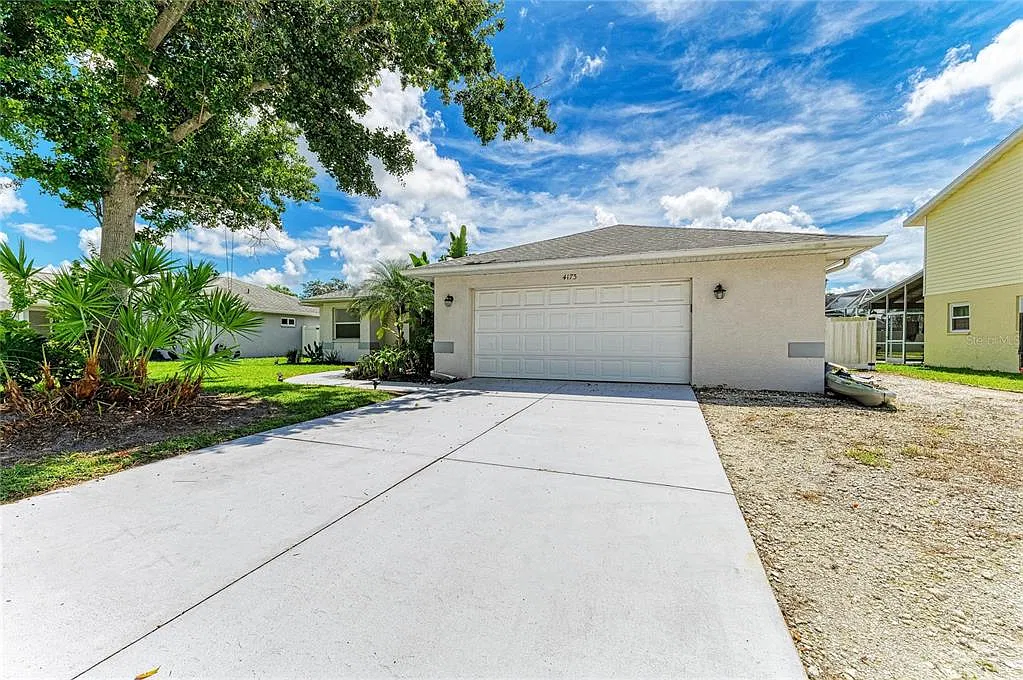 3 bed, 2.0 bath, 1813 sqft, $2,850 — Photo 4