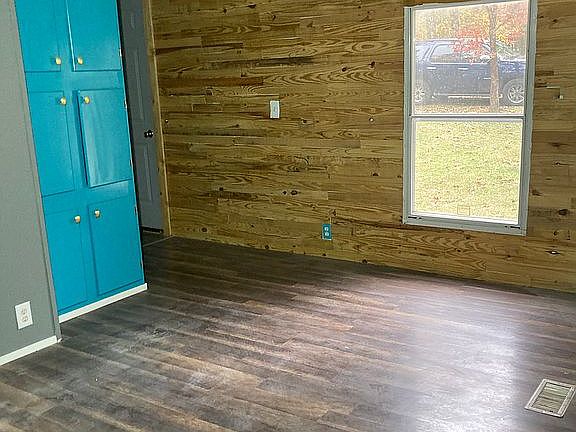 4th image of 10 Daffodil Ln