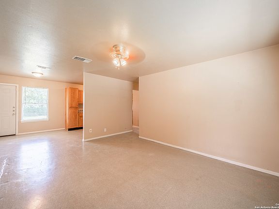 5th image of 143 Chadwick Dr