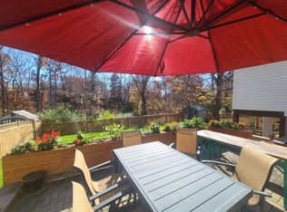 17 Running Brook Ln, Sterling, VA 20164