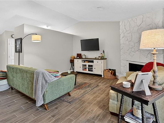 4th image of 4763 White Oak Path