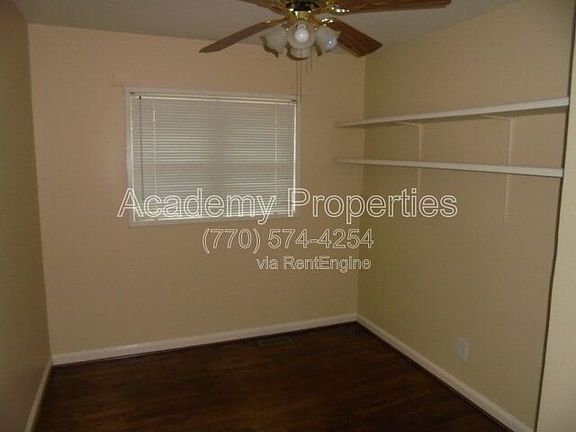 4th image of 105 E Mimosa Dr