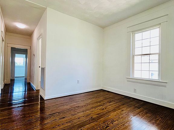 4th image of 1138 Murray Ave SE