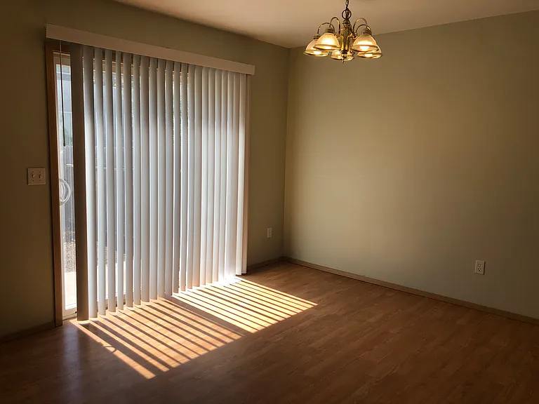 247 NW Clay Ct — Photo 14