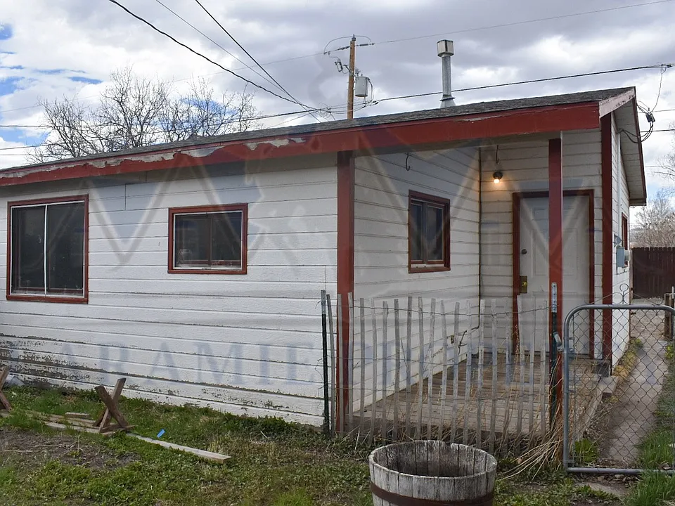 459 1/2 N Cedar St