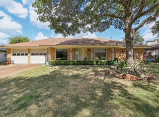 2105 Briarwood Blvd, Arlington, TX 76013