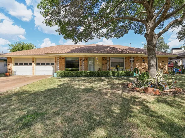 2105 Briarwood Blvd, Arlington, TX 76013