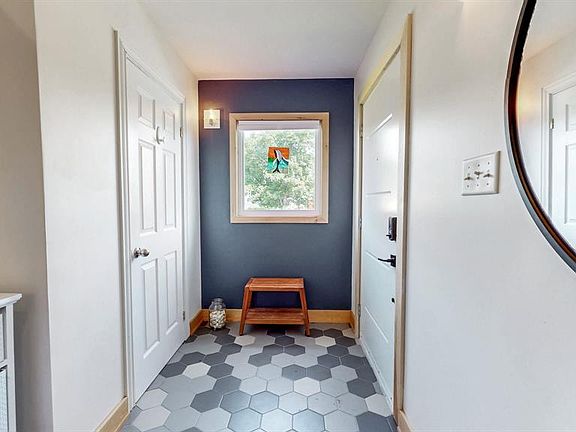 4th image of 367 Newfoundland Drive