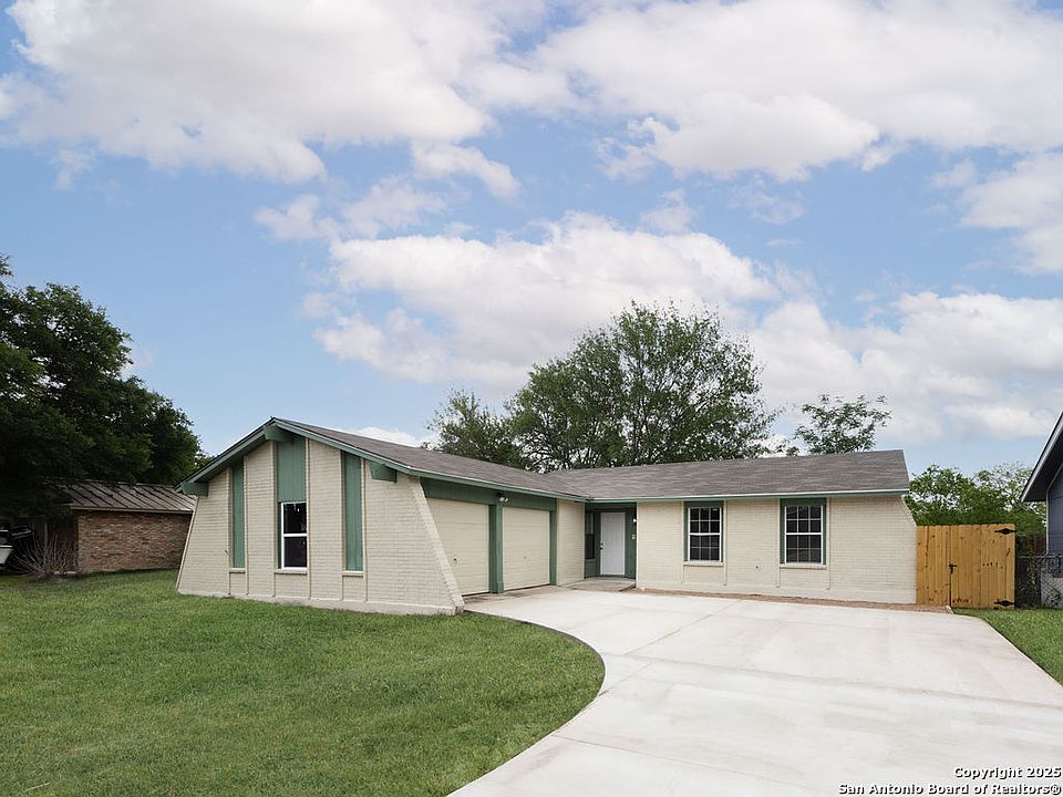 1st image of 310 DIANA DR