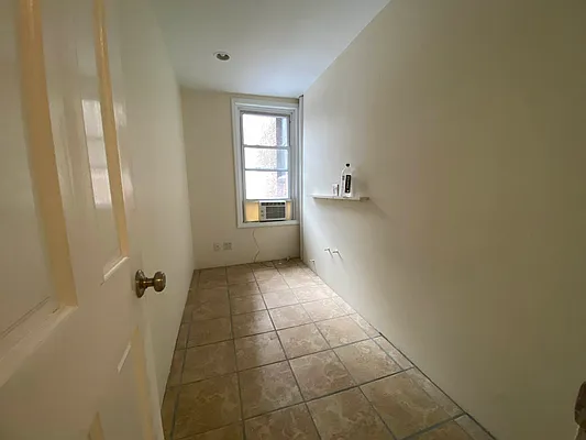 Rented by Urban Real Estate Property Group Inc | media 14