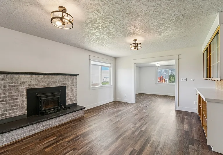 10996 Willis Rd — Photo 5