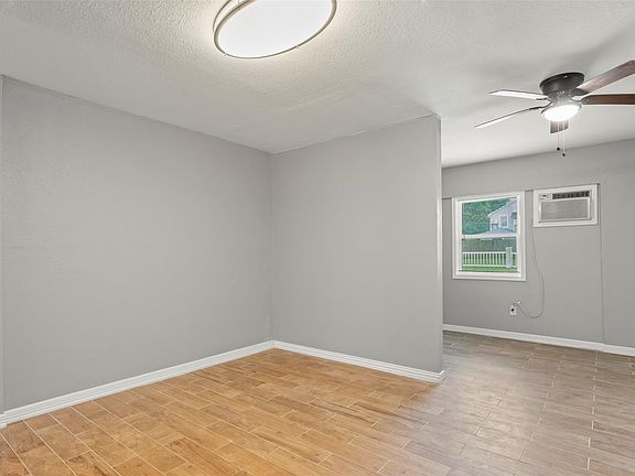 4th image of 3420 Michigan St APT 7