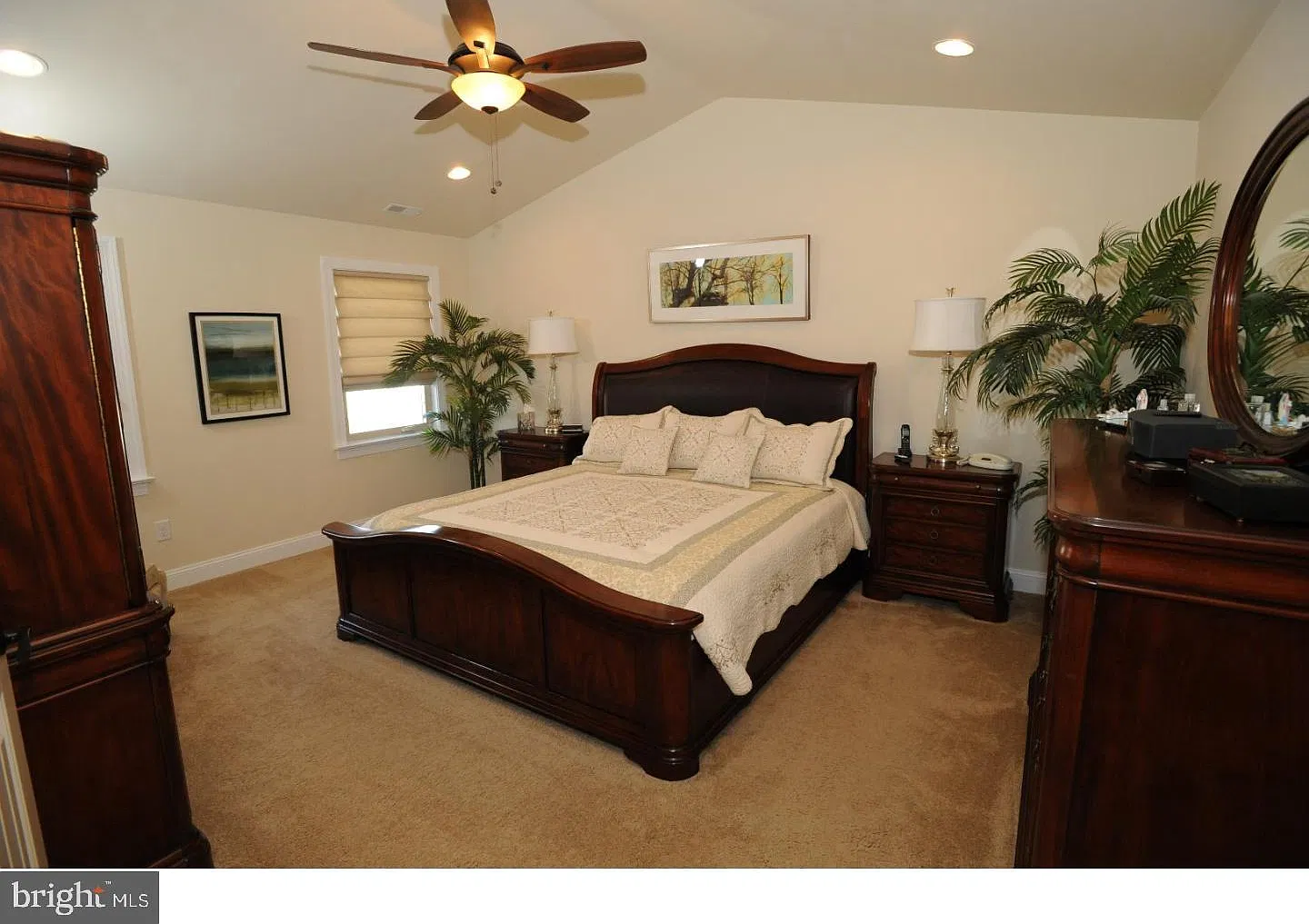 3 bed, 3.5 bath, 2800 sqft, $3,350 — Photo 3