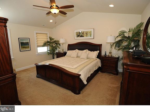 3rd image of 3149 Independence Ct