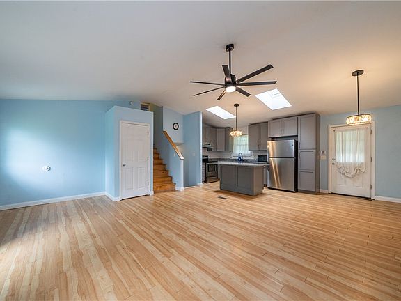 4th image of 4040 Stonybrook Dr