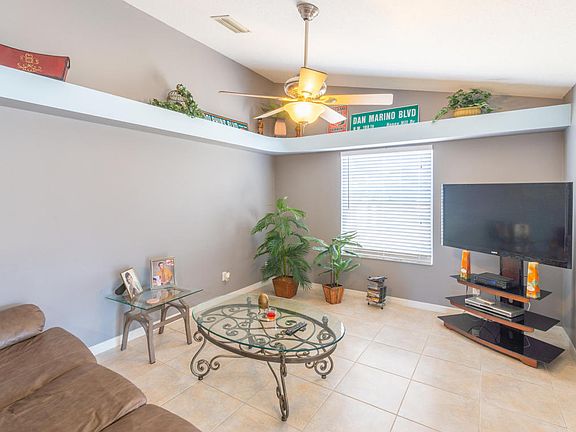 3rd image of 2147 Royal Poinciana Blvd
