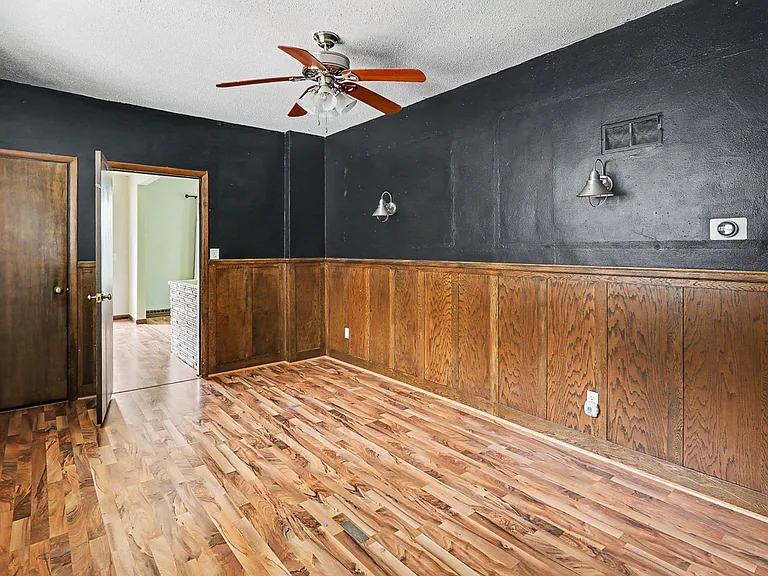1203 Main St — Photo 17