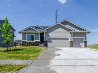 14711 Bentwood Cir, Urbandale, IA 50323