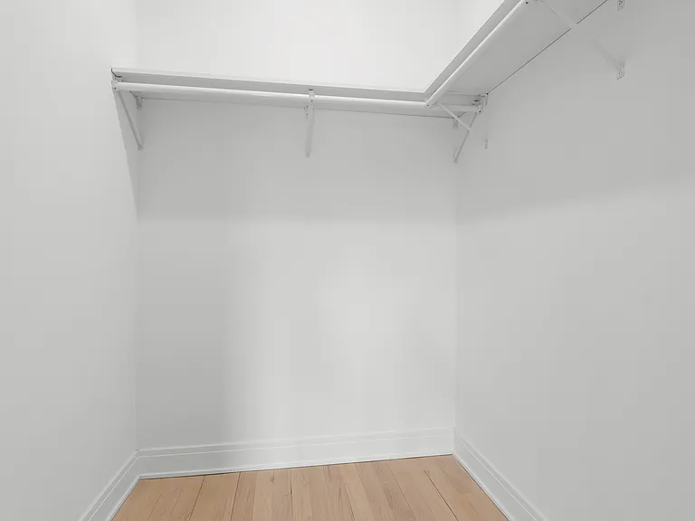 7428.5 N Rogers Ave #2E — Photo 11