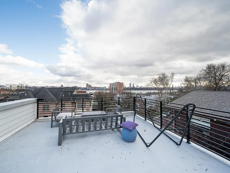496 Undercliff Ave #3A — Photo 43