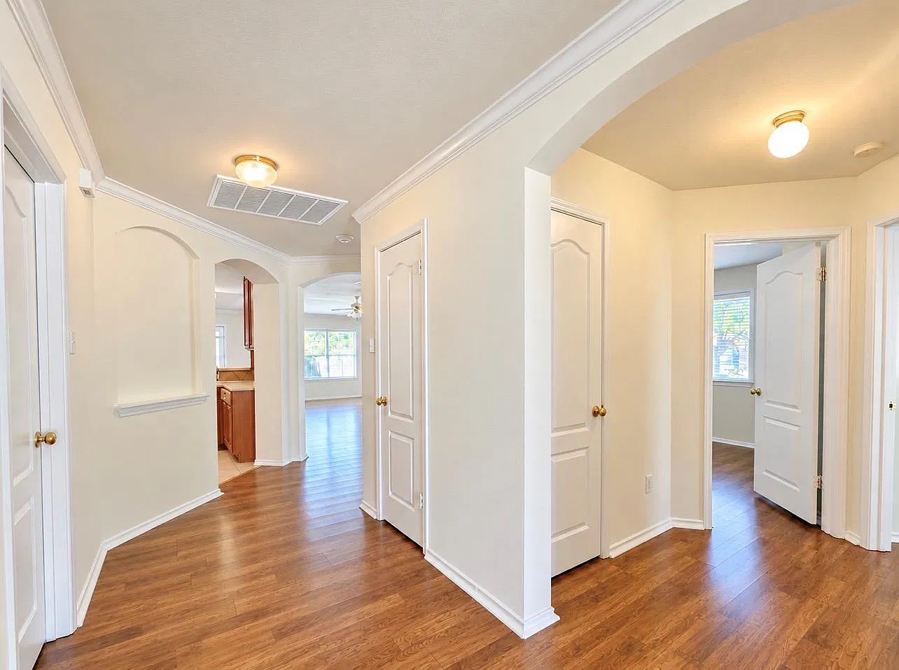 3 bed, 2.0 bath, 1696 sqft, $1,895 — Photo 3