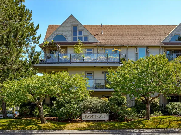 2211 Shelbourne St #207, Victoria, BC V8R 4K9