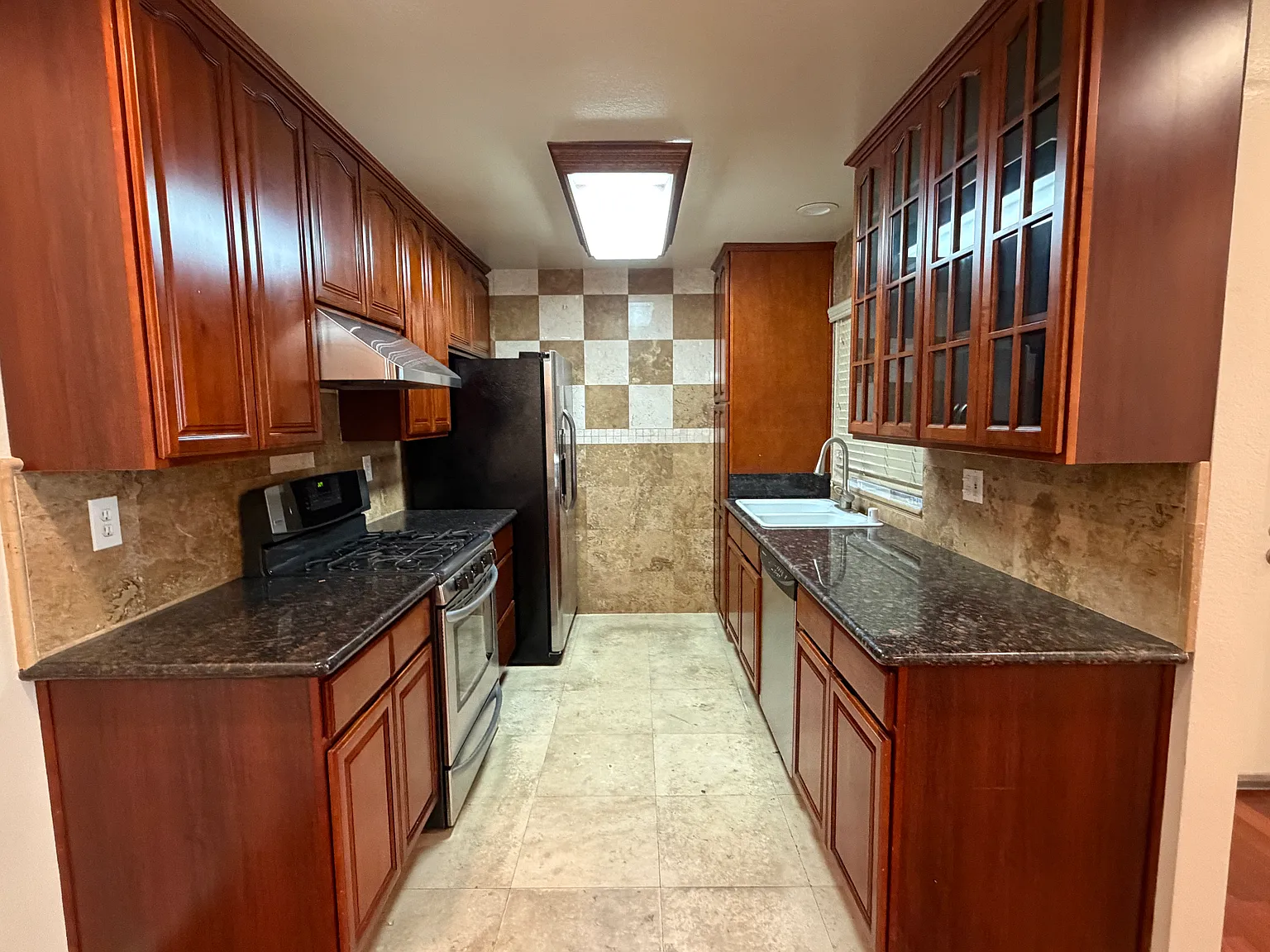 2 bed, 916 sqft, $3,000 — Photo 3